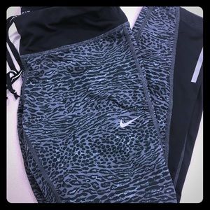 Small dry fit Nike Capri leggings